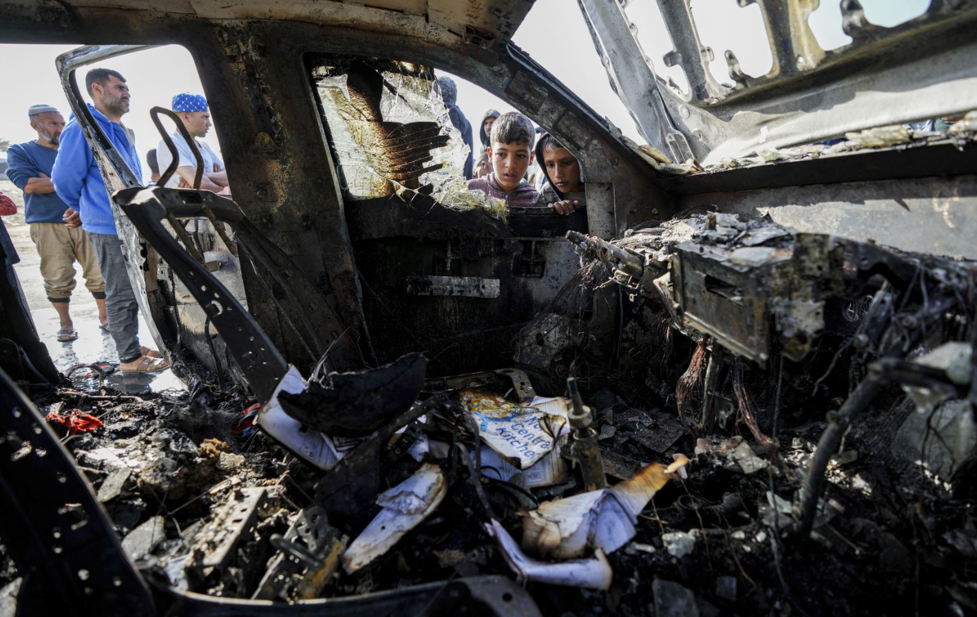 Gaza : deux travailleurs humanitaires tombent en martyrs dans une frappe sioniste contre leur véhicule