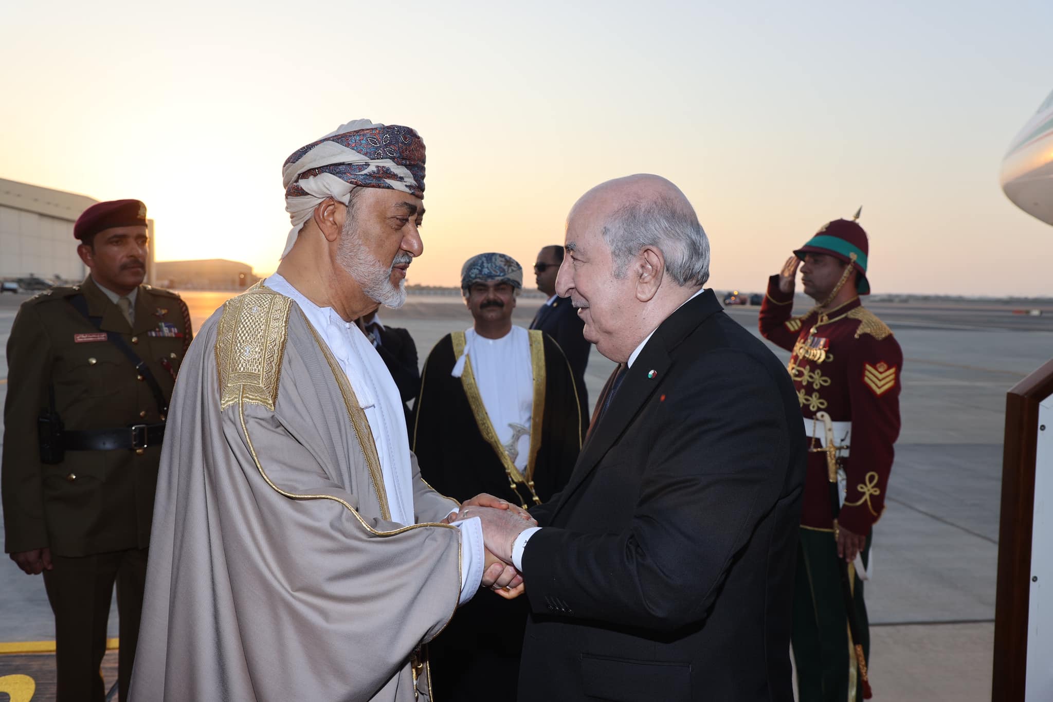 Le président algérien entame une visite d'Etat au Sultanat d'Oman