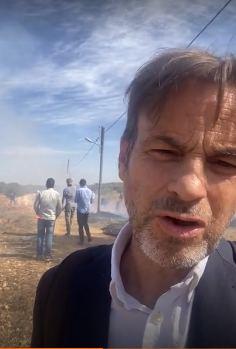 une délégation internationale attaquée par les forces sionistes à l'aide de gaz lacrymogènes