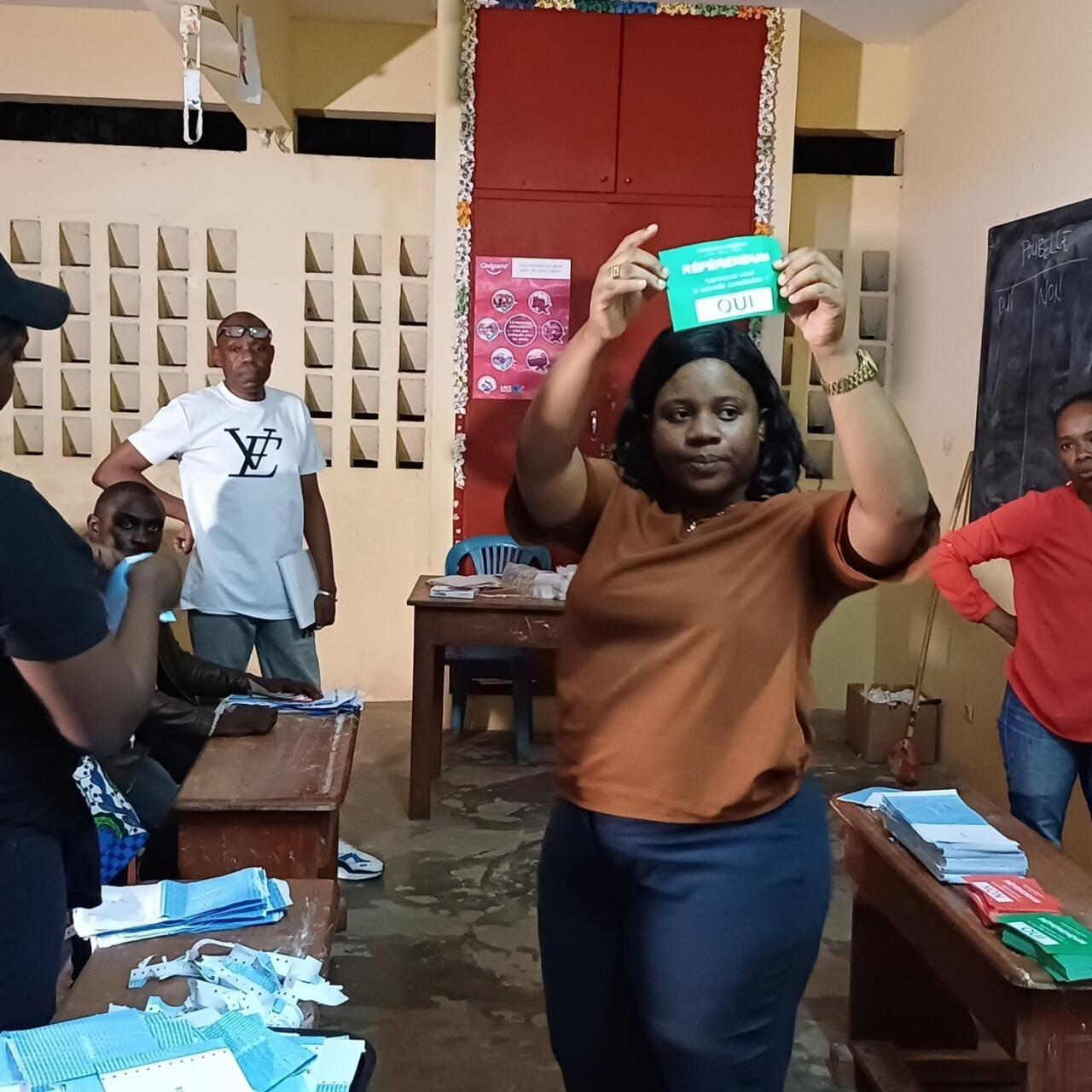 الناخبون في الغابون يوافقون على تعديل الدستور