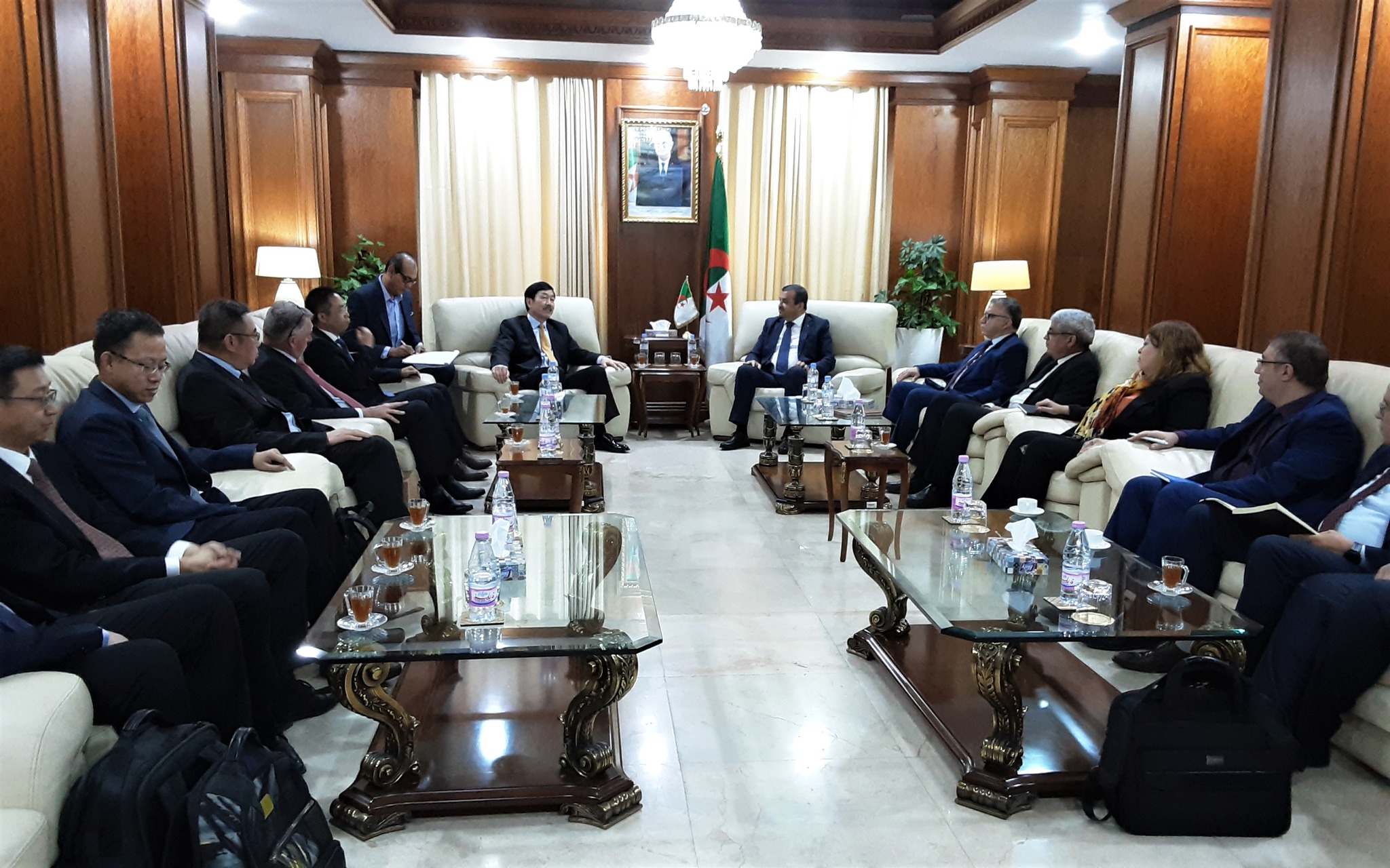 توقيع عقد الإنجاز بين الشركة الجزائرية - الأسترالية "وسترن ميديترانين زنك" والشركة الصينية "سينوستيل"