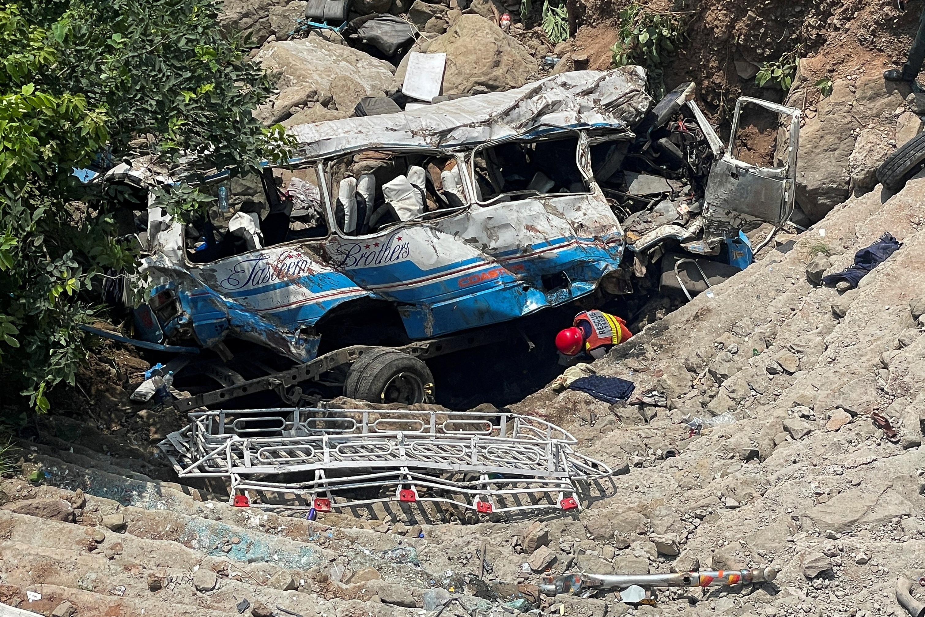 At Least 14 Dead as Bus Plunges into Pakistan's Indus River