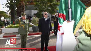 Coupe militaire d'Algérie : le président de la République remet le trophée au capitaine de l'équipe de la 1ère région militaire