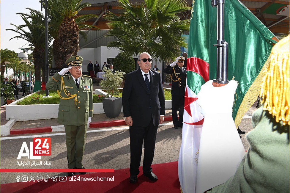 Coupe militaire d'Algérie : le président de la République remet le trophée au capitaine de l'équipe de la 1ère région militaire