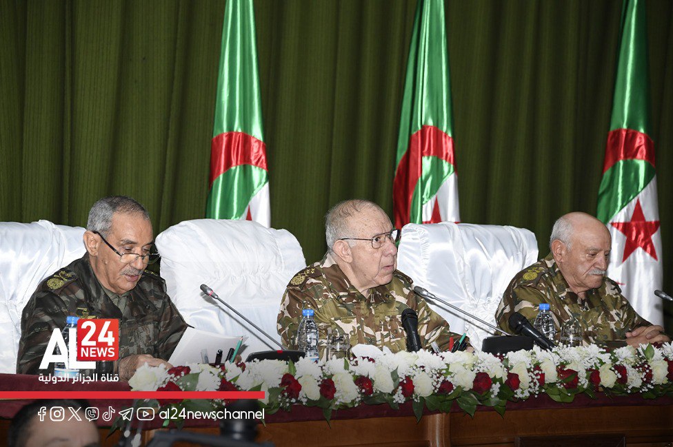 Le Général d'Armée Chanegriha préside la cérémonie d’installation officielle du nouveau Commandant des Forces terrestres