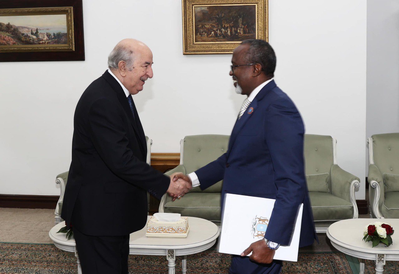 الرئيس الجزائري يستقبل المبعوث الخاص للرئيس الصومالي