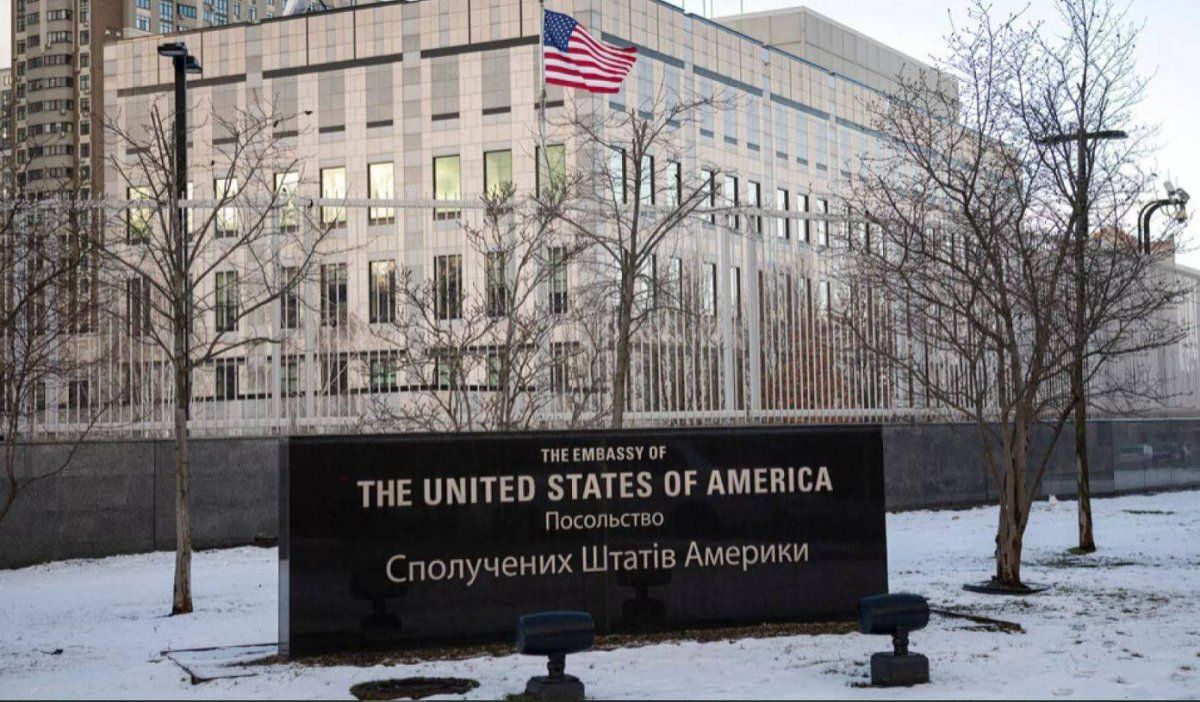 السفارة الأمريكية في كييف تغلق أبوابها تحسباً لهجوم جوي محتمل