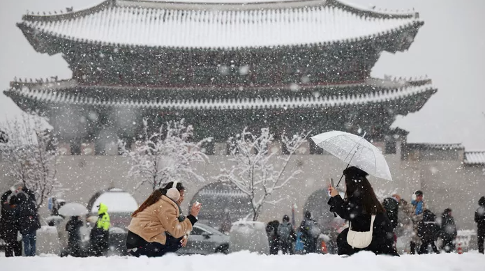 Corée du Sud : chutes de neige records à Séoul pour un mois de novembre