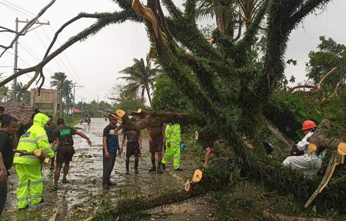 Philippines : le bilan du typhon Man-yi atteint 12 morts