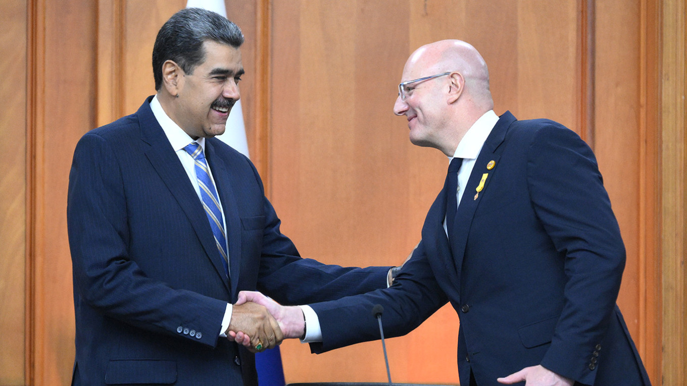 Venezuela and Russia Strengthen Ties with New Agreements on Defense and Energy