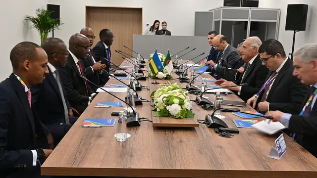 وزير الخارجية الجزائري أحمد عطاف يجري محادثات مع عدد من نظرائه الأفارقة