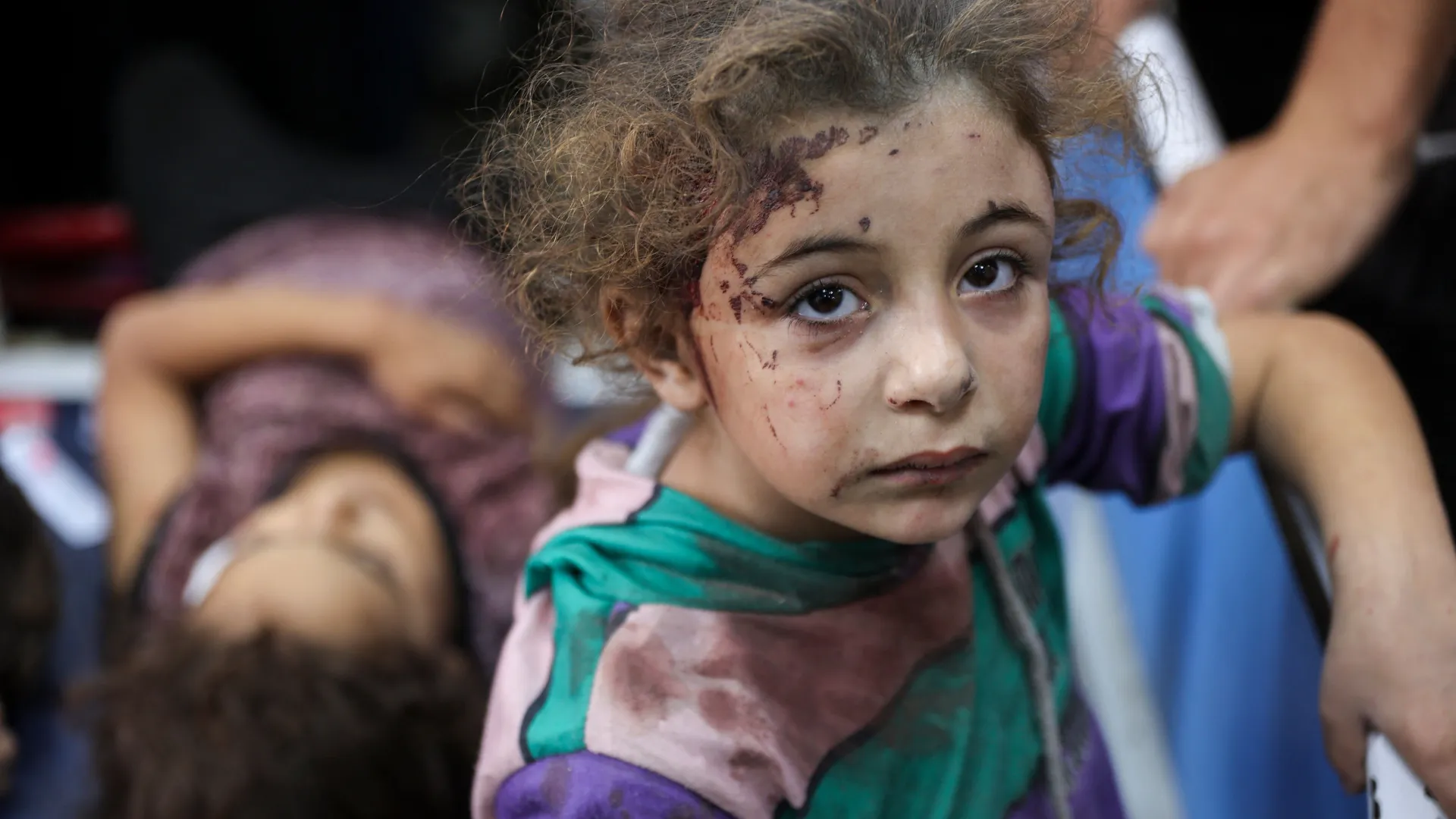 الاحتلال الصهيوني يقصف مركزا لتطعيم الأطفال في غزة