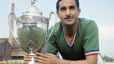 Le président algérien présente ses condoléances suite au décès de l'ancien joueur de l'équipe du FLN, Rachid Mekhloufi