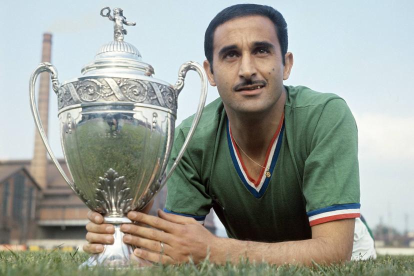 Le président algérien présente ses condoléances suite au décès de l'ancien joueur de l'équipe du FLN, Rachid Mekhloufi