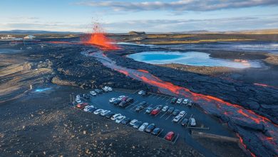 Islande : la lave volcanique engloutit le parking d'un spa géothermique