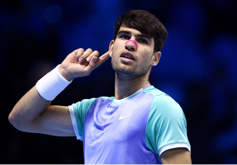 الإسباني كارلوس ألكاراز يحقق انتصاره الأول في الجولة الختامية لرابطة محترفي التنس