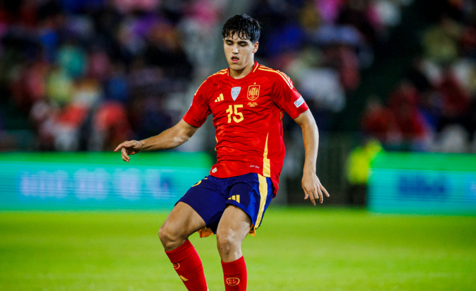 مدافع برشلونة كوبارسي يعود إلى منتخب إسبانيا