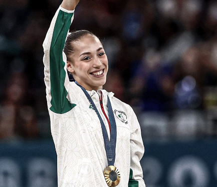 الجزائرية كيليا نمور تتوّج بالمركز الأول لبطولة "آرثر غراند" للجمباز