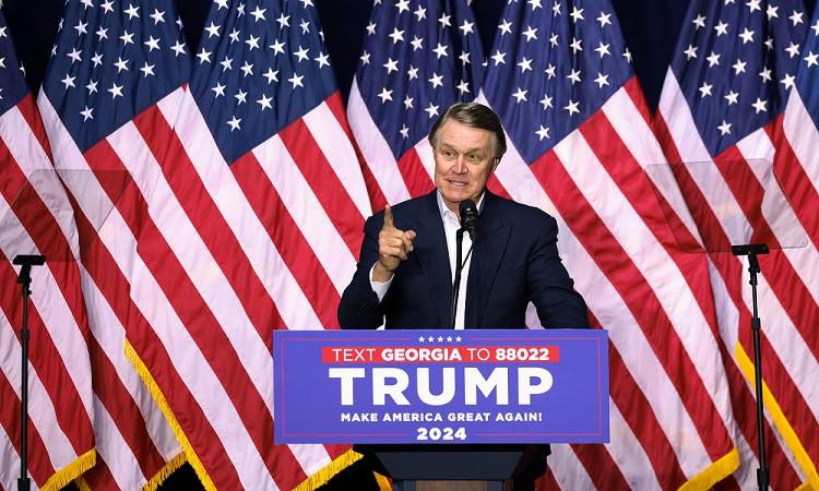 ترامب يرشح سيناتورًا جمهوريًّا سابقًا سفيرًا لأمريكا في الصين