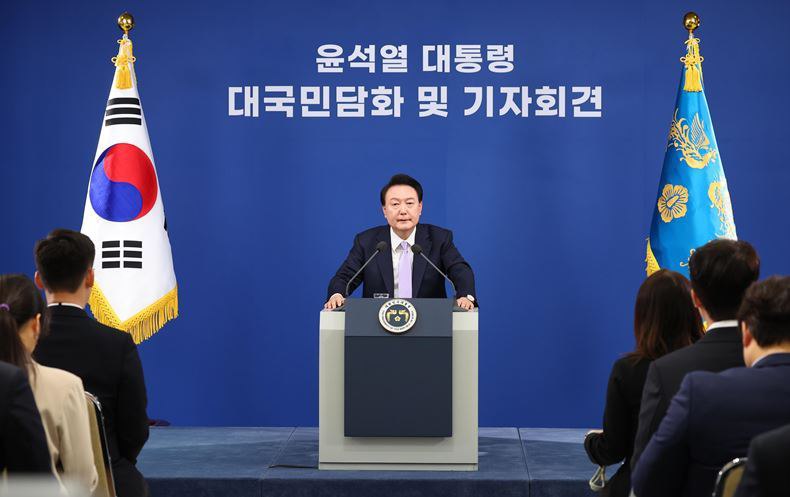 كوريا الجنوبية تغلق مقر البرلمان بعد فرضها الأحكام العرفية