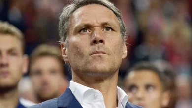 أسطورة هولندا يشيد بالجزائري أنيس حاج موسى