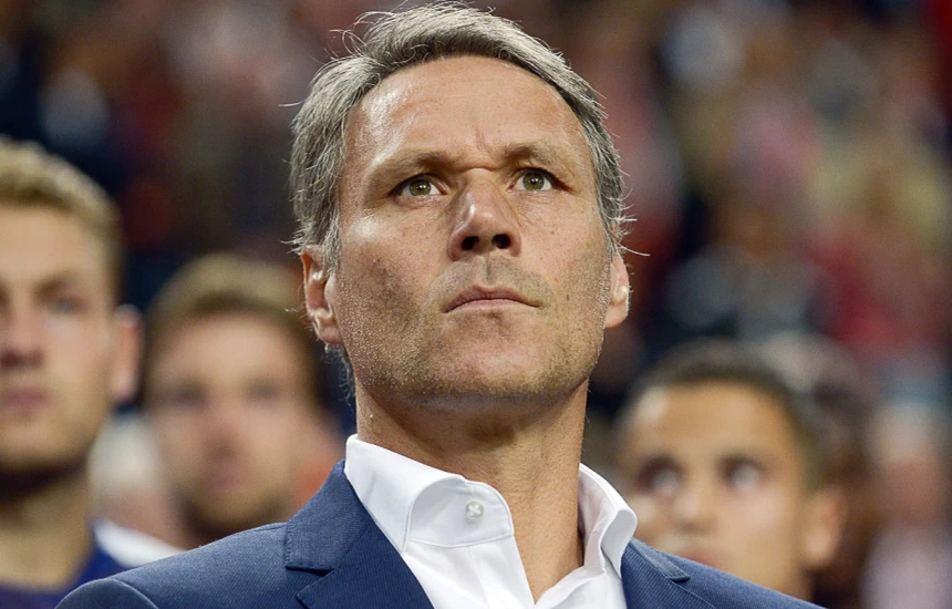 أسطورة هولندا يشيد بالجزائري أنيس حاج موسى