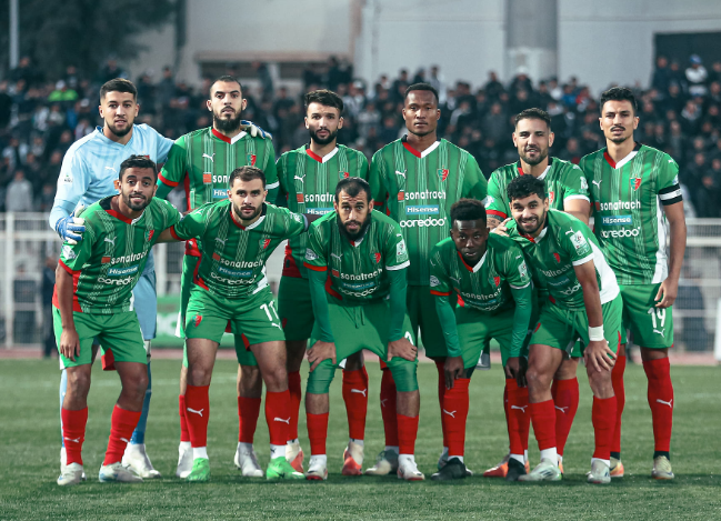 طاقم تحكيم غاني لإدارة مواجهة مولودية الجزائر ويانغ أفريكانز