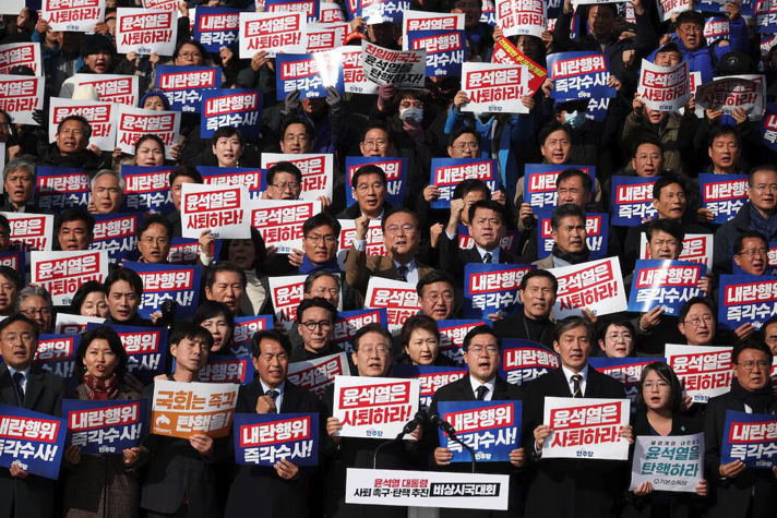 كوريا الجنوبية على صفيح ساخن: إعلان الأحكام العرفية وإلغاؤها يشعلان أكبر أزمة سياسية منذ عقود