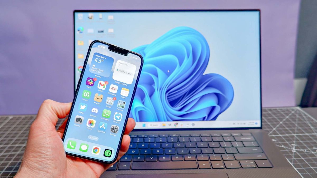 مايكروسوفت تتيح تبادل الملفات بين آيفون وويندوز