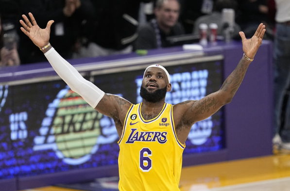 ليبرون جيمس