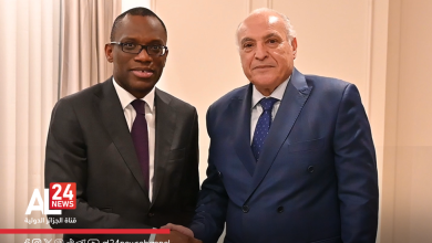 En qualité d'envoyé spécial du président algérien, M. Attaf effectue une visite officielle en République du Bénin