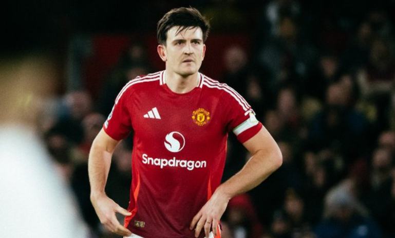 أموريم يؤكد تمديد عقد ماغواير لعام إضافي