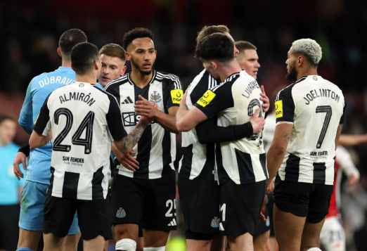 كأس الرابطة الإنجليزية.. نيوكاسل يضع قدما في النهائي