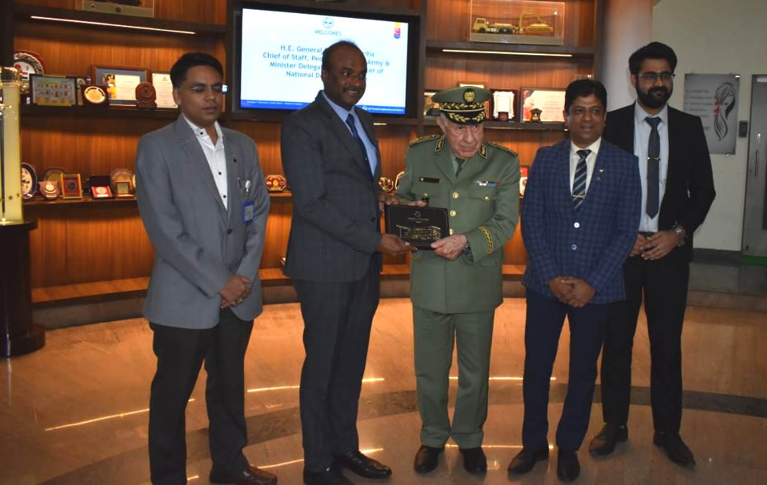 في رابع أيام زيارته إلى الهند.. الفريق أول شنڨريحة يزور شركتي "بهارات فورج ليميتد" و "لارسن أند توبرو"