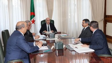 الرئيس الجزائري يترأس اجتماع عمل حول تطبيق الزيادة الجديدة في منحة السفر