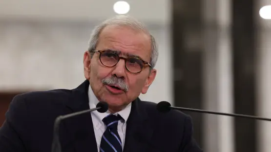 رئيس وزراء لبنان يؤكد أن الانسحاب الصهيوني الكامل وإعادة الإعمار أولوية حكومته بعد نيل الثقة