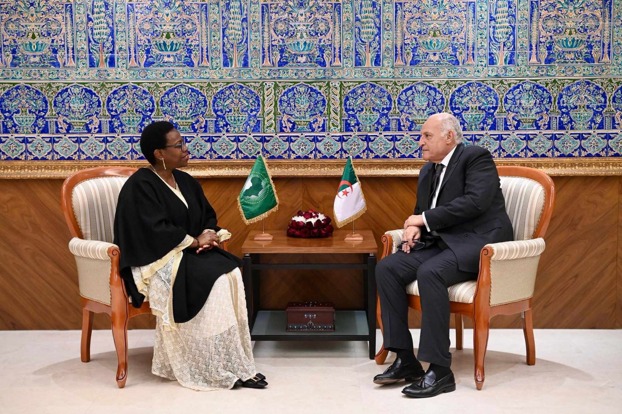 وزير الدولة وزير الخارجية الجزائري أحمد عطاف يستقبل نائبة رئيس مفوضية الاتحاد الافريقي