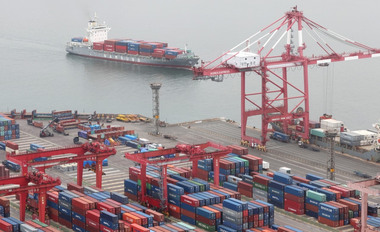 تراجع صادرات كوريا الجنوبية مع اقتراب موعد الرسوم الجمركية الأمريكية