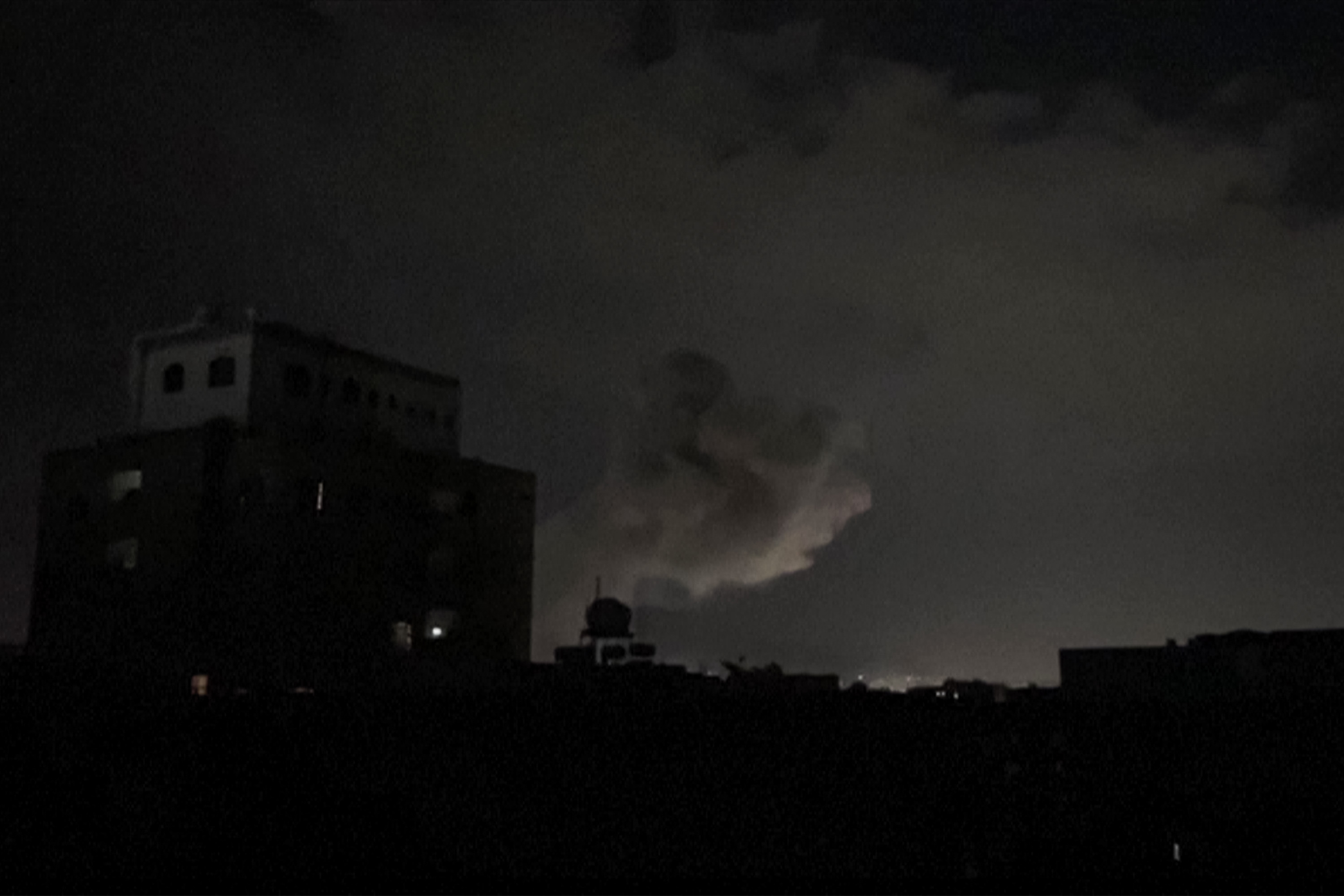 مقتل 20 شخصا في غارات أمريكية على اليمن