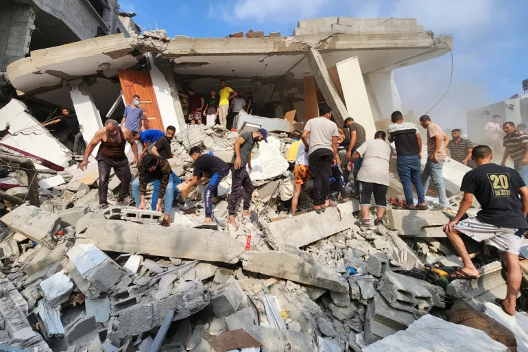 Fourteen Palestinians Martyred in Zionist Airstrike on Gaza Home