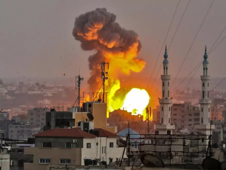 Ghaza : 14 Palestiniens tombent en martyrs dans des bombardements sionistes