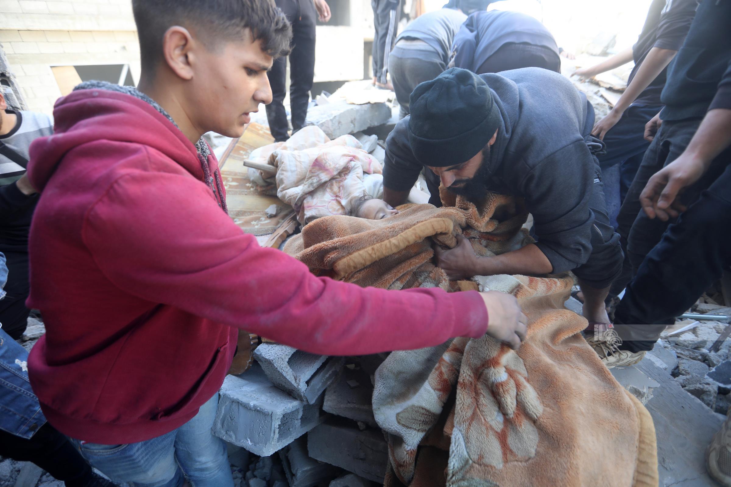 Ghaza : des dizaines de martyrs et de blessés dans les bombardements sionistes