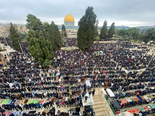 environ 90000 palestiniens accomplissent la prière du vendredi à al AQSA