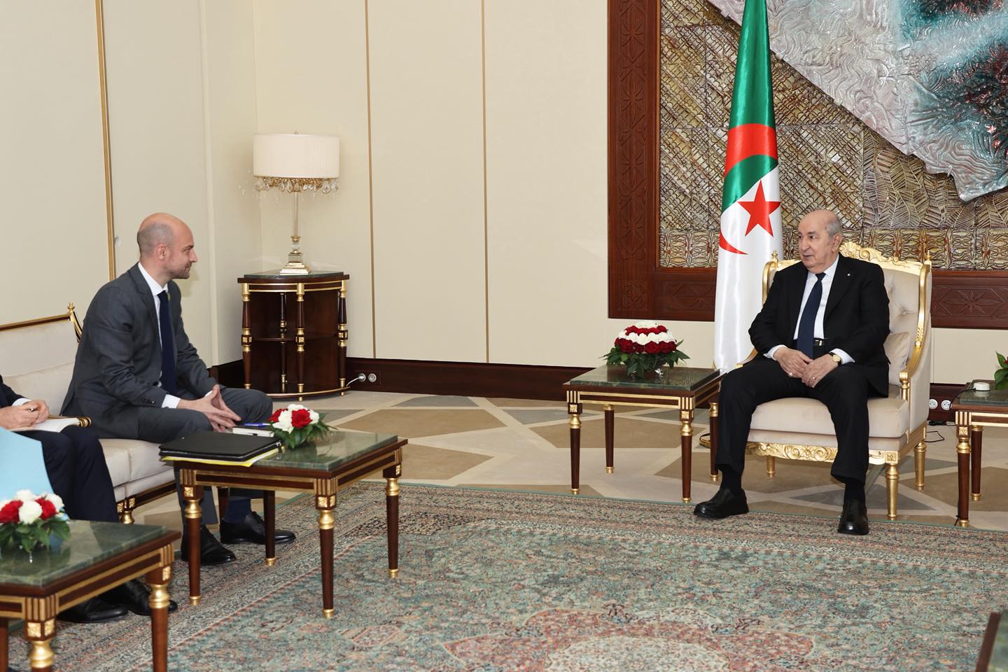 الرئيس الجزائري عبد المجيد تبون يستقبل وزير الخارجية الفرنسي