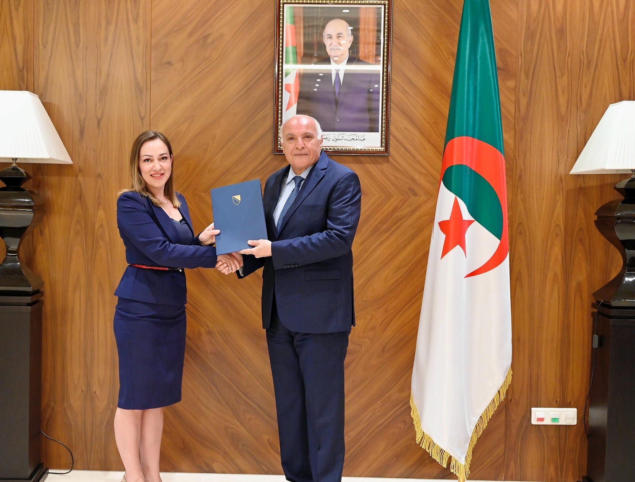 وزير الدولة وزير الخارجية الجزائري يتسلم نسخ أوراق اعتماد سفراء جدد