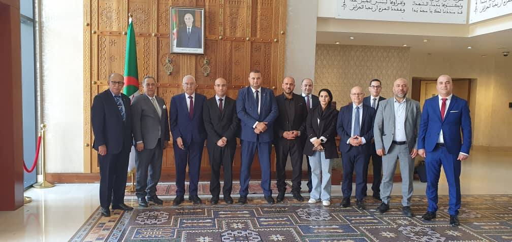 شايب يستقبل مجموعة من الناشطين الجمعويين من أفراد الجالية الجزائرية 