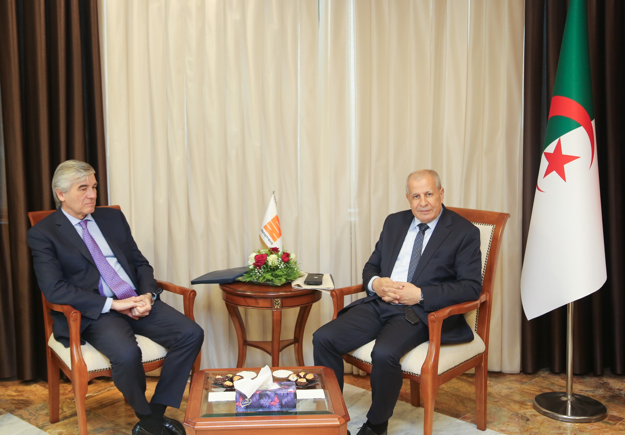 سوناطراك الجزائرية و"ناتورجي" الإسبانية تتباحثان سبل توطيد التعاون في مجال الغاز