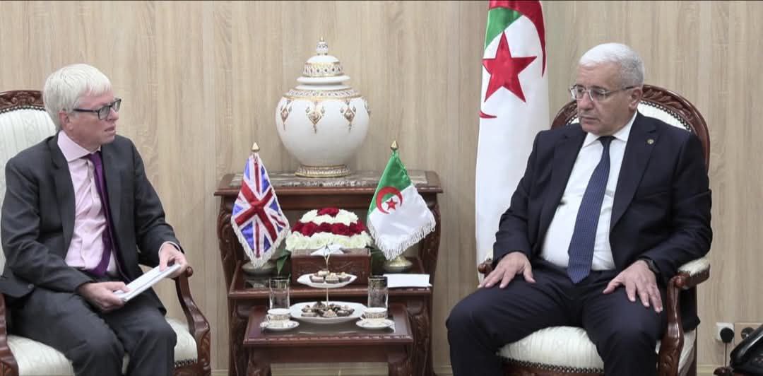 M. Boughali reçoit l'ambassadeur du Royaume-Uni, de Grande Bretagne et d'Irlande du Nord auprès de l'Algérie