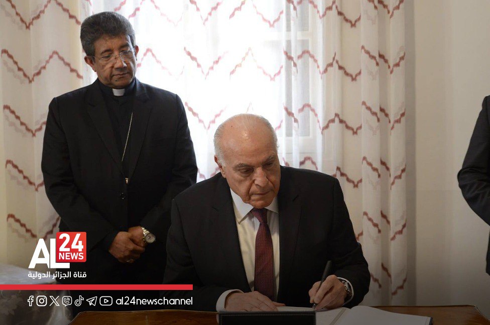 Décès du Pape François : M. Attaf signe le registre de condoléances au nom du Gouvernement algérien