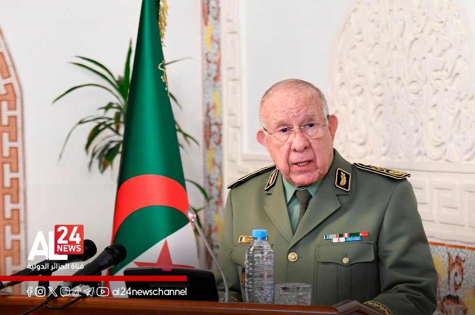 رئيس أركان الجيش الجزائري يترأس مراسم حفل تقديم التهاني بمناسبة عيد الفطر المبارك